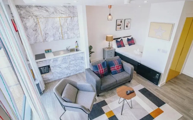 Vibrant Bright Apartment Sheffield Sleeps 2