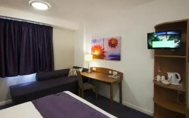 Premier Inn Woking West - A324