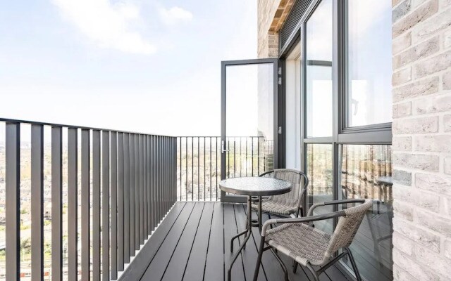 2 Bed Penthouse - Balcony - Smoking - Parking