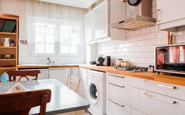 Lovely Flat w Balcony 5 min to Istiklal Ave