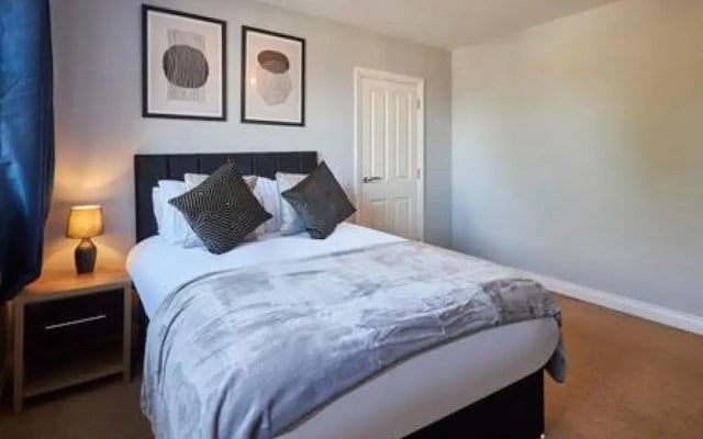 Host Stay Tibshelf House