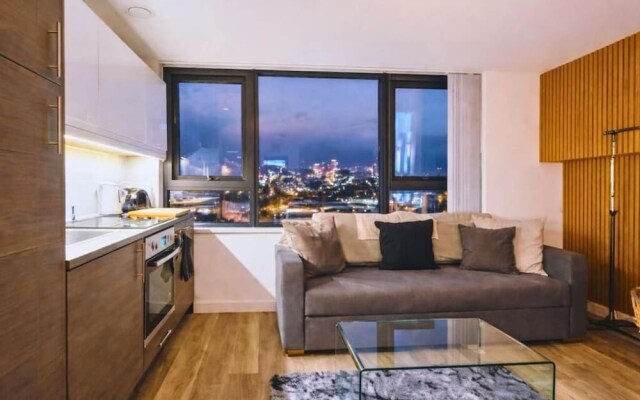 Stylish City Escape near Cavern Quarter