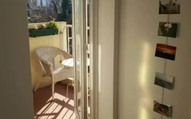 Spacious North London Flat With Balcony