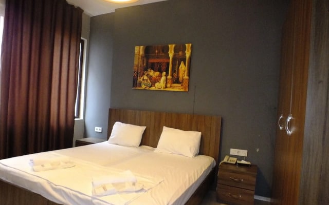 Gayret Apartment
