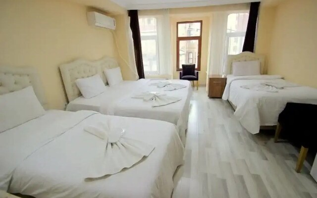 MAXi HOTEL