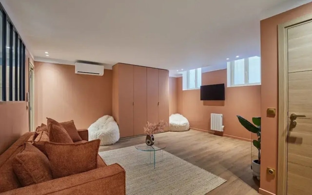 Modern Apartment With AC Center of Paris