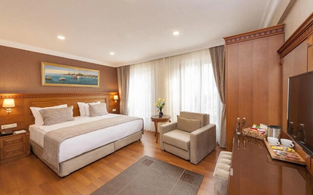 Royan Suites
