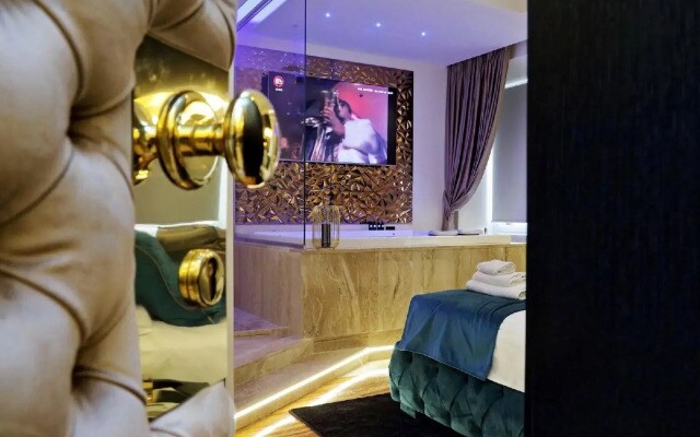 Trevi Diamond Luxury Suites & Jacuzzi