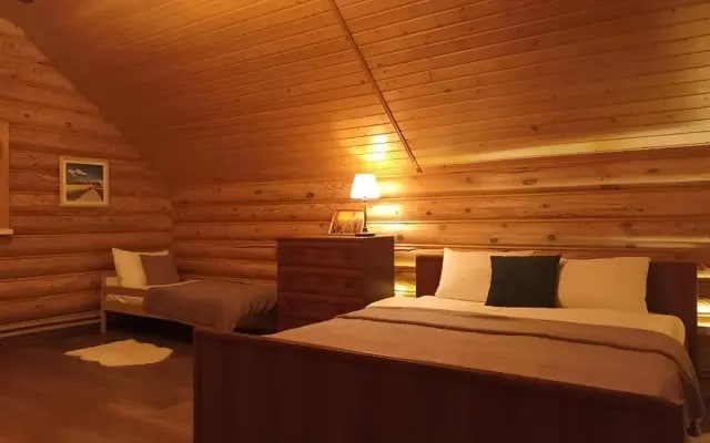 Бревенчатый дом с русской баней на дровах