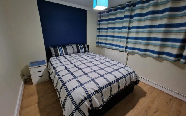 SnoozeDen Chalvey – Free Parking, Near M4 J6