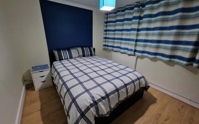 Rooms with Shared Bath Kitchen Parking