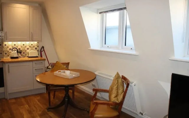 Modern apt Close to Paddington Station / Sleeps 3
