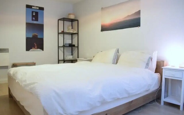 1 Bedroom Flat in East London Sleeps 4