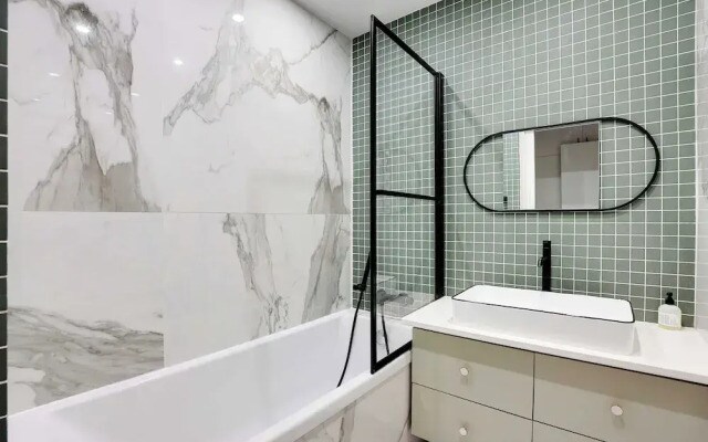 Modern, Spacious Apartment Just Outside Paris