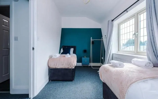 Lovely 4 Bed Litherland Apartment