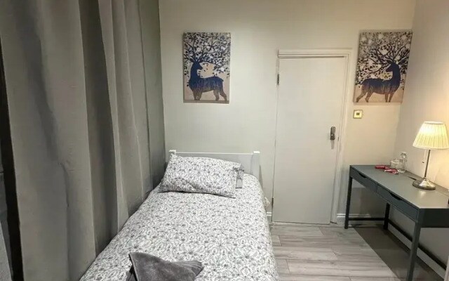Studio Sleeps 1 Near Acton Park