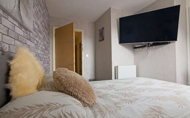 Manchester Retreat - Modern 2Br Apartment