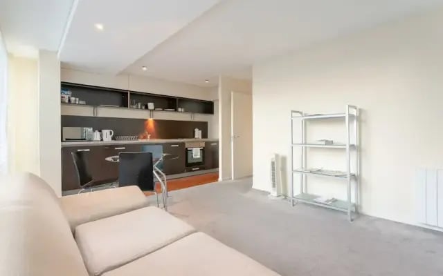 Stratford 2 Bedroom Apartment Sleeps 3