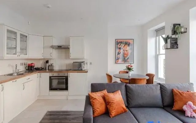 The Foley Residence I - Fitzrovia - by Frankie
