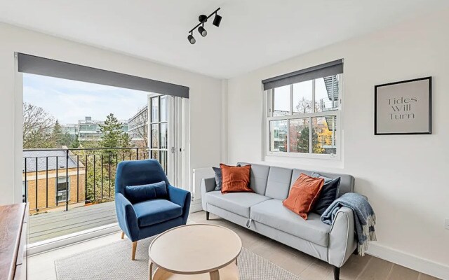Chiswick Gem: 2 Bedroom Flat