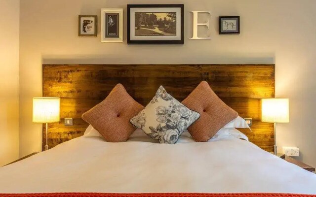 Greyhound Hotel