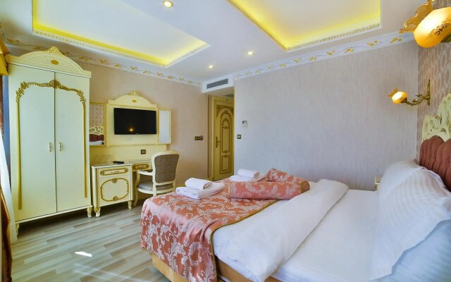 Nayla Palace Hotel