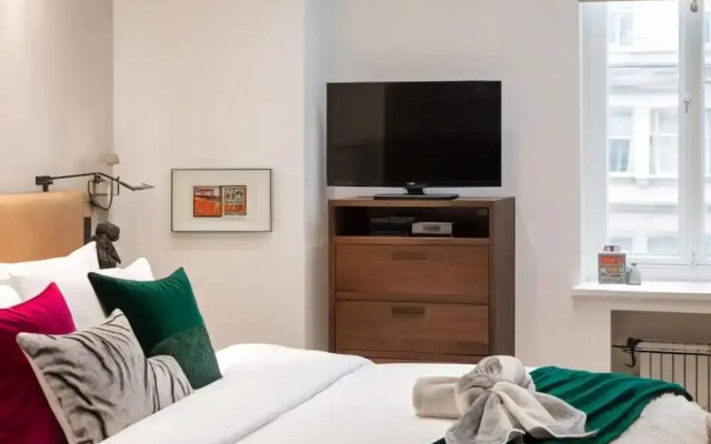 Luxury City View Apartment in London