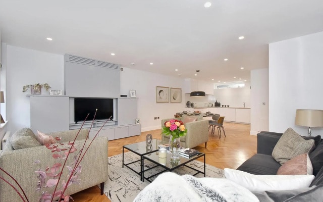 Stunning Mayfair 3 Bed 8 Million Air Conditioned