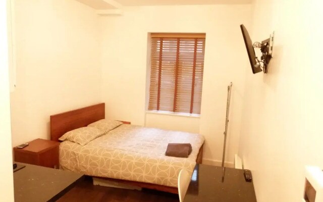 SS Property Hub - City of London Apartment Studio 4