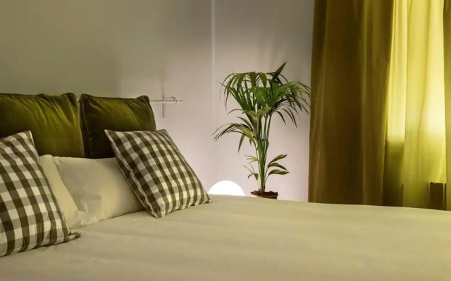 AinB Barcelona Sants Apartments