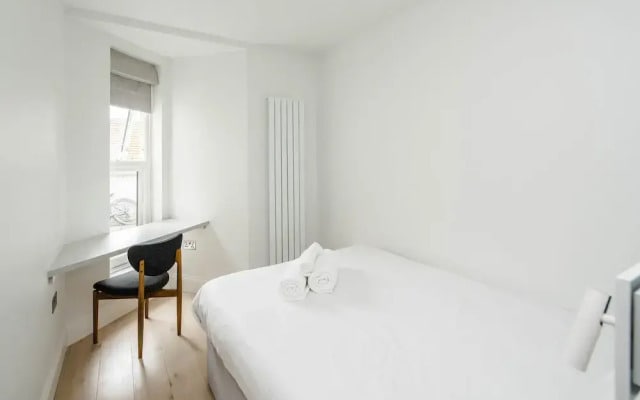Stylish 2 Bedroom / 2 Bath In Notting Hill