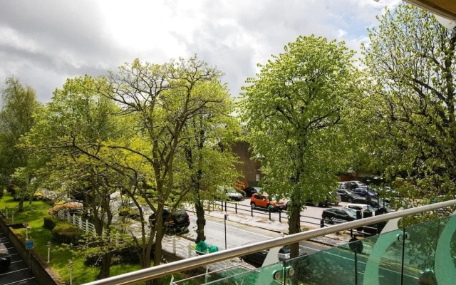 Skyvillion - Tower Point Enfield 1bed Wbalcony