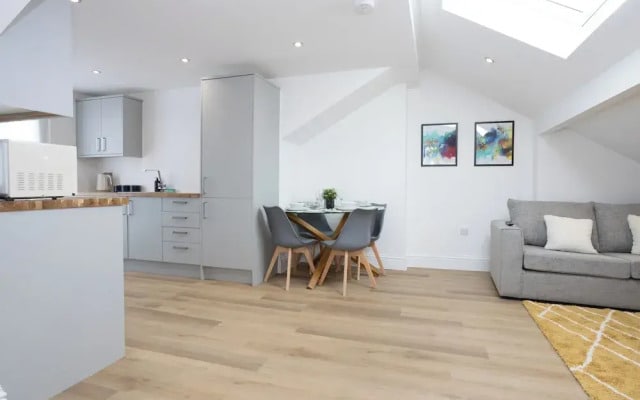 Flat 5 15 Longley Road