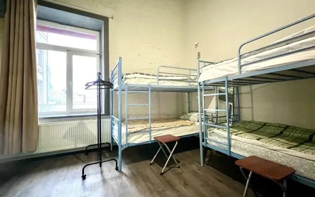Roof Hostel (Руф Хостел)