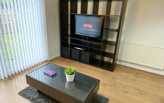 3-bed Townhouse Parking Deep Cleaned