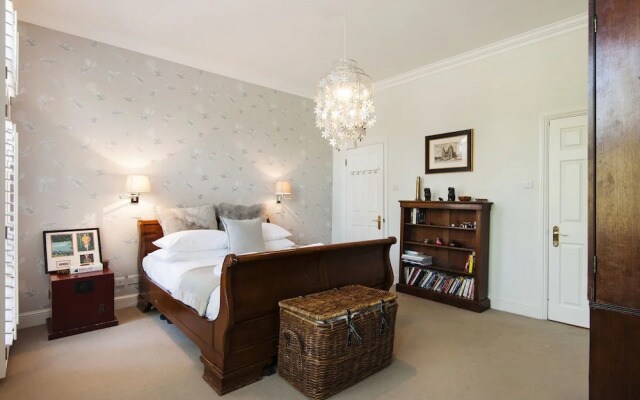 Enchanting Southfields Home by King George's Park