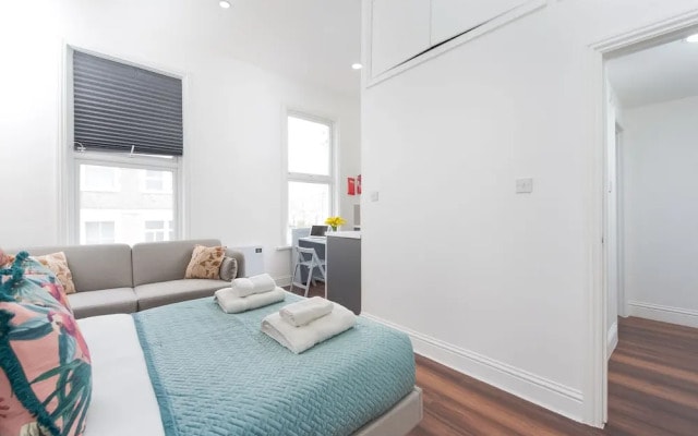 Earl's Court by CAPITAL 119