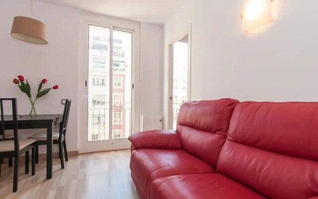 Sagrada Gaudi: Lovely 3 Bedroom Apartment - RNU 68362
