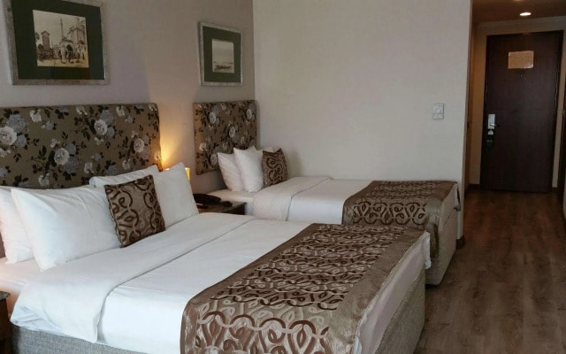 Adela Hotel