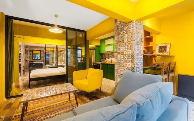 Flat w Jacuzzi and Backyard 6 min to Kadikoy Coast