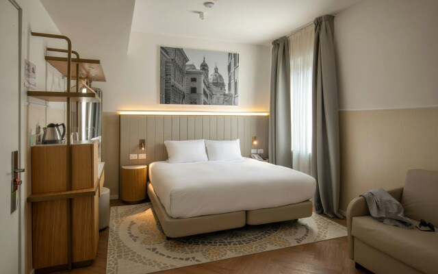 Cosmopolita Rome Colosseum, Tapestry Collection by Hilton