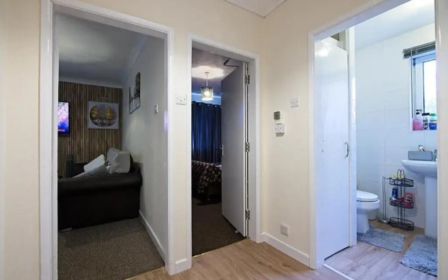 Stylish Five Star Rated Apartment