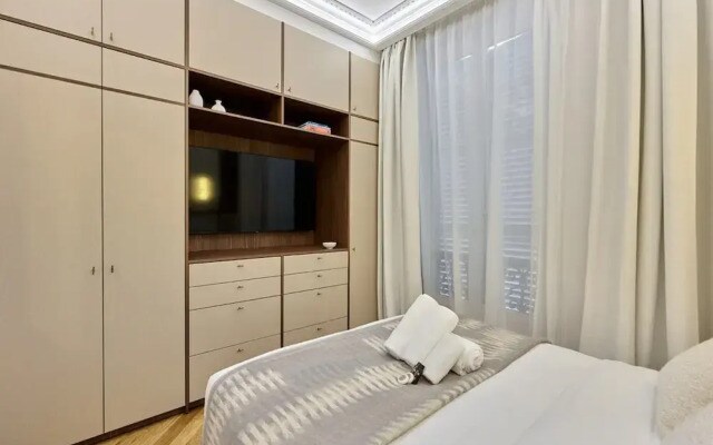 Luxurious Matignon/saint Honore Apartment