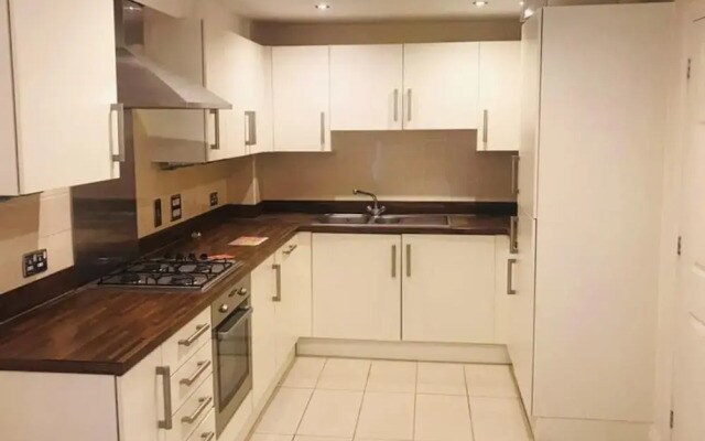 3 Bed Lego Themed Home - Sleeps 6 - Wifi, Parking