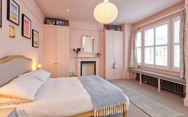 4 Bedroom House, Barnes