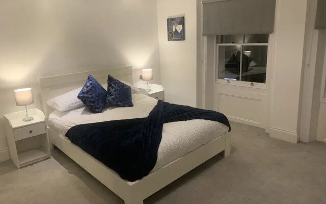 Hull Spacious Apartment 7