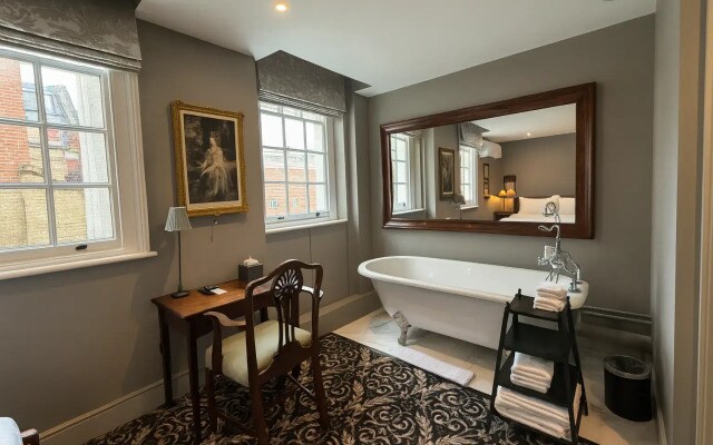 No. 30 Knightsbridge