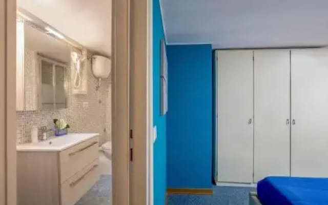 Pantheon Blue Petite Maison