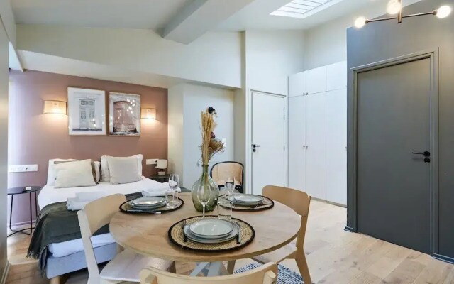 Charming Studio Center of Paris With AC