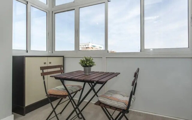 Apartamento Plaza de Castilla II - Urbano Con Estilo y Funcional